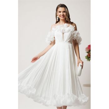 Rochie midi alba in clos din voal satinat cu volanase la bust si la baza ieftina