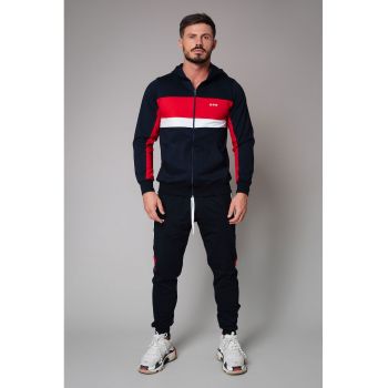 Costum sport cu fermoar si gluga