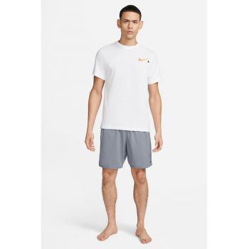 Pantaloni scurti cu buzunare oblice si tehnologie Dri-FIT - pentru antrenament