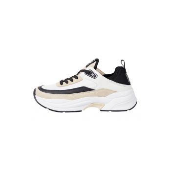 Pantofi sport cu talpa masiva si aspect contrastant