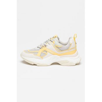 Pantofi sport masivi cu aspect contrastant