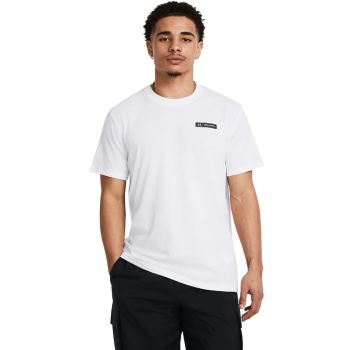 Tricou cu decolteu la baza gatului