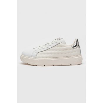 Pantofi sport cu inimi stantate si insertii de piele