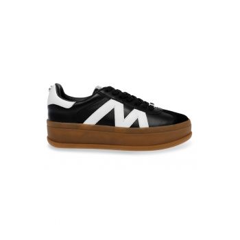 Pantofi sport cu sireturi