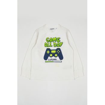Pijama cu decolteu la baza gatului si imprimeu grafic