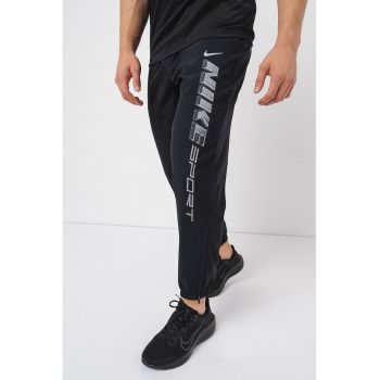 Pantaloni cu tehnologie Dri-Fit - imprimeu logo si buzunare oblice - pentru fitness