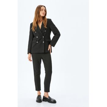 Pantaloni capri conici