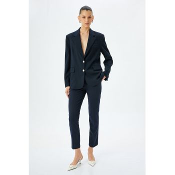 Pantaloni capri conici