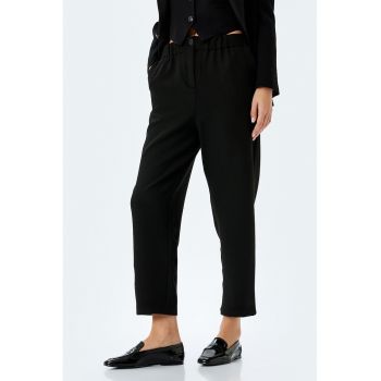 Pantaloni crop cu croiala dreapta