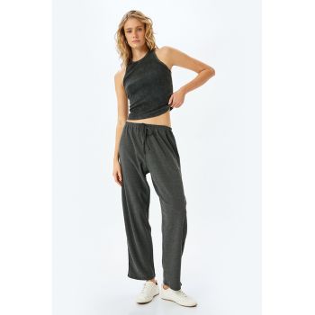 Pantaloni uni cu snur