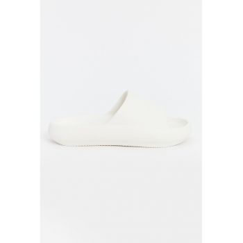 Papuci cu model uni