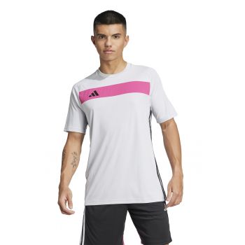 Tricou cu decolteu la baza gatului si logo pentru fotbal