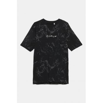 Tricou cu decolteu la baza gatului si model