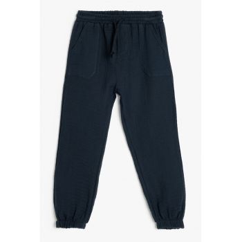 Pantaloni uni cu talie ajustabila
