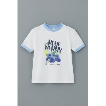 Tricou cu imprimeu grafic si decolteu la baza gatului