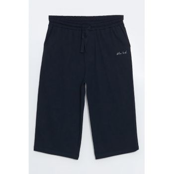 Pantaloni capri de pijama cu snur in talie