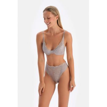 Sutien cu sustinere metalica cu strat exterior de dantela
