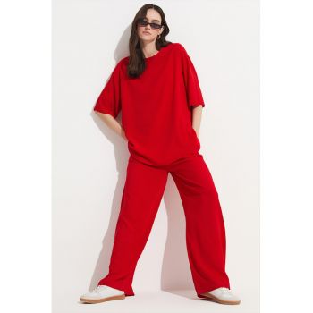 Bluza lejera si pantaloni cu croiala ampla