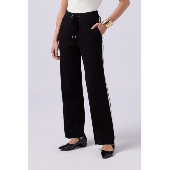 Pantaloni cu buzunare laterale si snur in talie