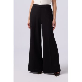Pantaloni cu croiala ampla si talie elastica