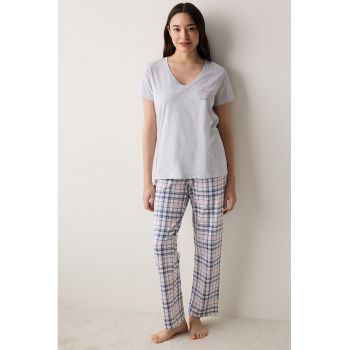 Pijama cu decolteu in V si imprimeu cu model in carouri