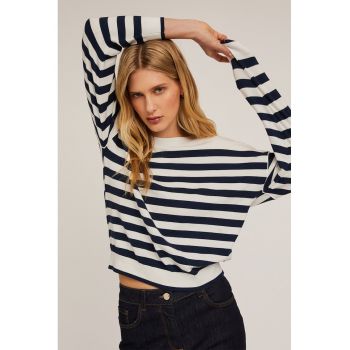 Pulover tricotat fin cu model in dungi