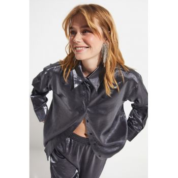 Set de camasa si pantaloni cu aspect lucios