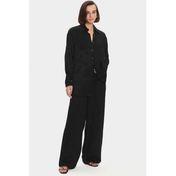 Set de pantaloni si camasa cu model in dungi