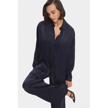 Set de pantaloni si camasa cu model in dungi