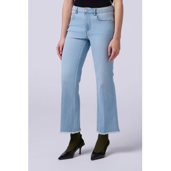 Blugi bootcut cu terminatii franjurate