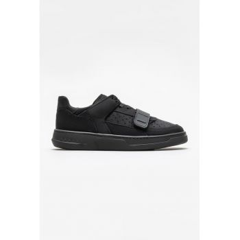 Pantofi sport din piele nabuc cu detalii perforate Pantofi sport din piele nabuc cu detalii perforate