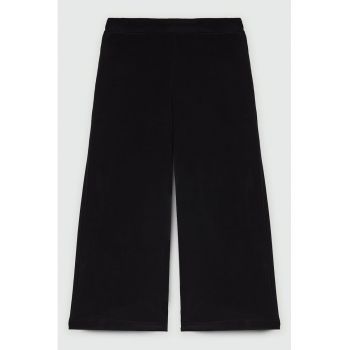 Pantaloni crop cu croiala ampla