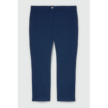 Pantaloni crop cu croiala cambrata