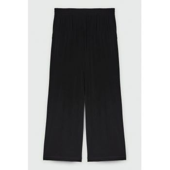 Pantaloni cu croiala ampla si talie inalta