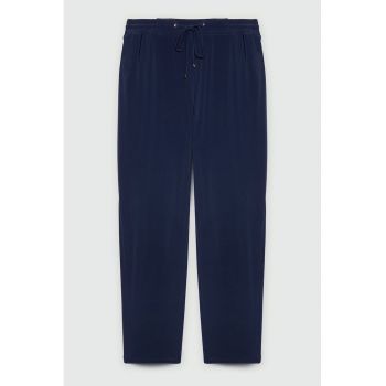 Pantaloni cu talie ajustabila