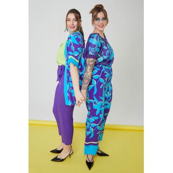 Pantaloni evazati cu model