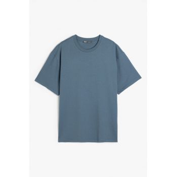 Tricou cu decolteu la baza gatului si maneci cazute