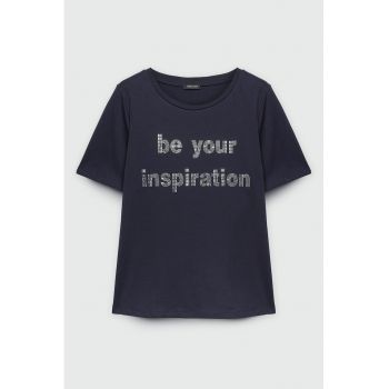 Tricou cu decolteu la baza gatului si paiete