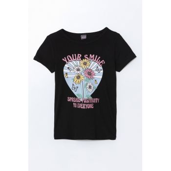 Tricou din bumbac cu decolteu la baza gatului si imprimeu grafic