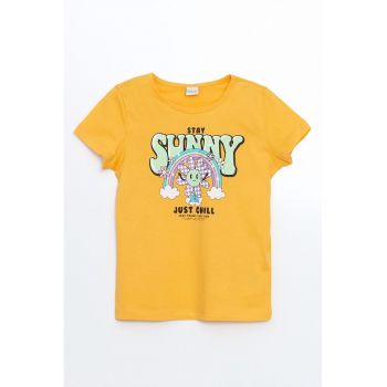 Tricou din bumbac cu decolteu la baza gatului si imprimeu grafic