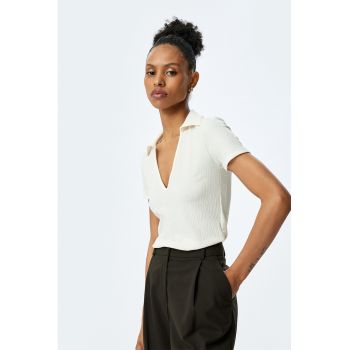 Tricou regular fit cu decolteu in V