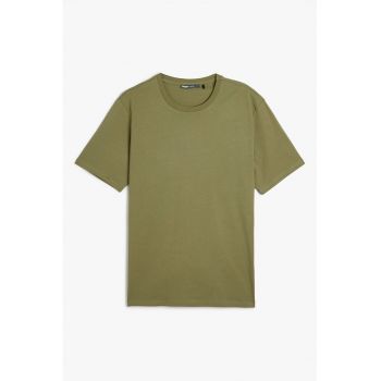 Tricou uni cu decolteu la baza gatului