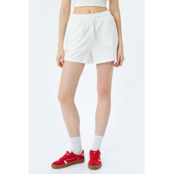 Pantaloni scurti cu snur in talie