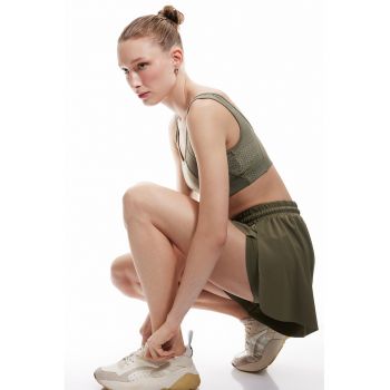 Pantaloni scurti lejeri cu model 2 in 1 si snur