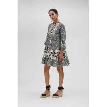 Rochie evazata cu model