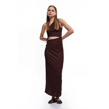 Rochie maxi cu decolteu pe un umar