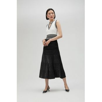 Rochie midi cu decolteu in V - evazata