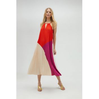 Rochie midi cu pliuri si decupaj frontal