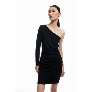 Rochie mini cu decolteu pe un umar