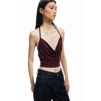 Top crop cu decolteu halter